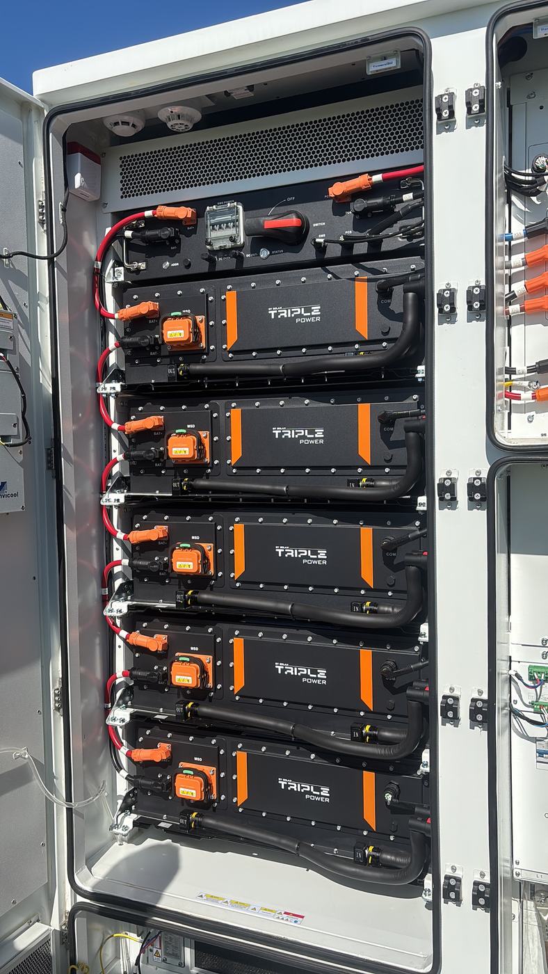 SolaX batterijkast buiten opgesteld