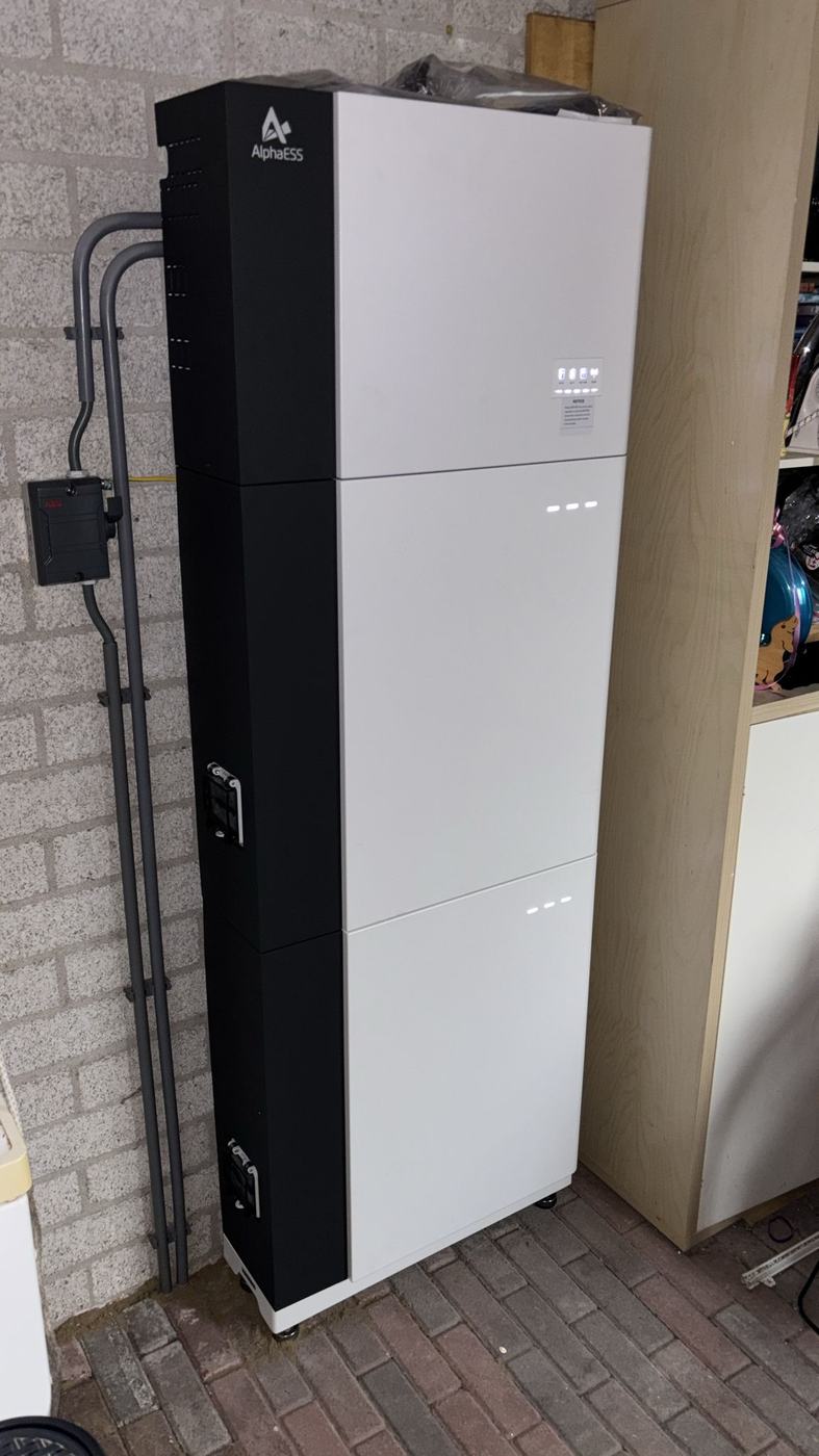 AlphaESS thuisbatterij geïnstalleerd in een woonhuis