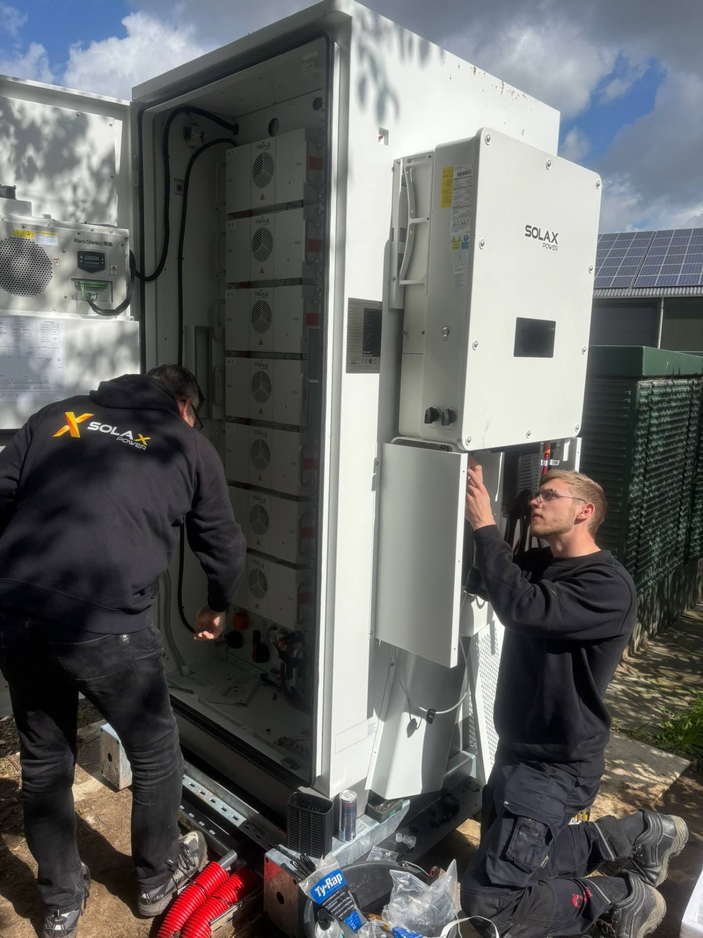 Vakkundige installatie van batterijopslag door UltiPower