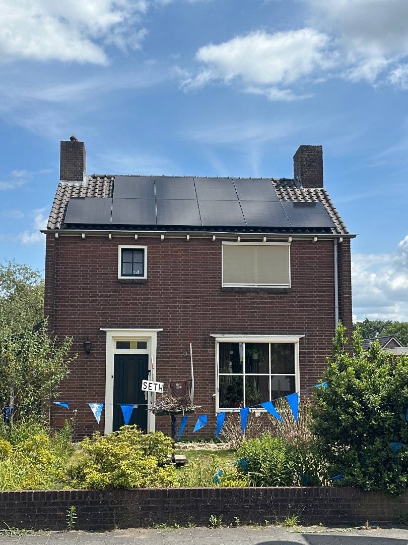 Woning met zonnepanelen en batterijsysteem, opgeleverd door UltiPower