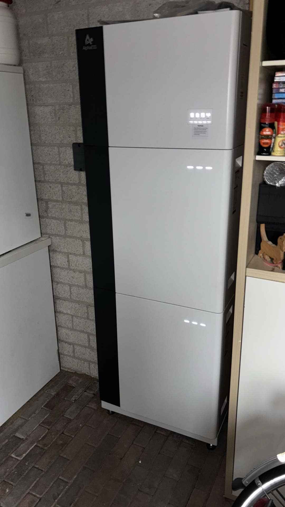 AlphaESS SMILE-G3 thuisbatterij in bijkeuken – installatie door UltiPower in de Achterhoek