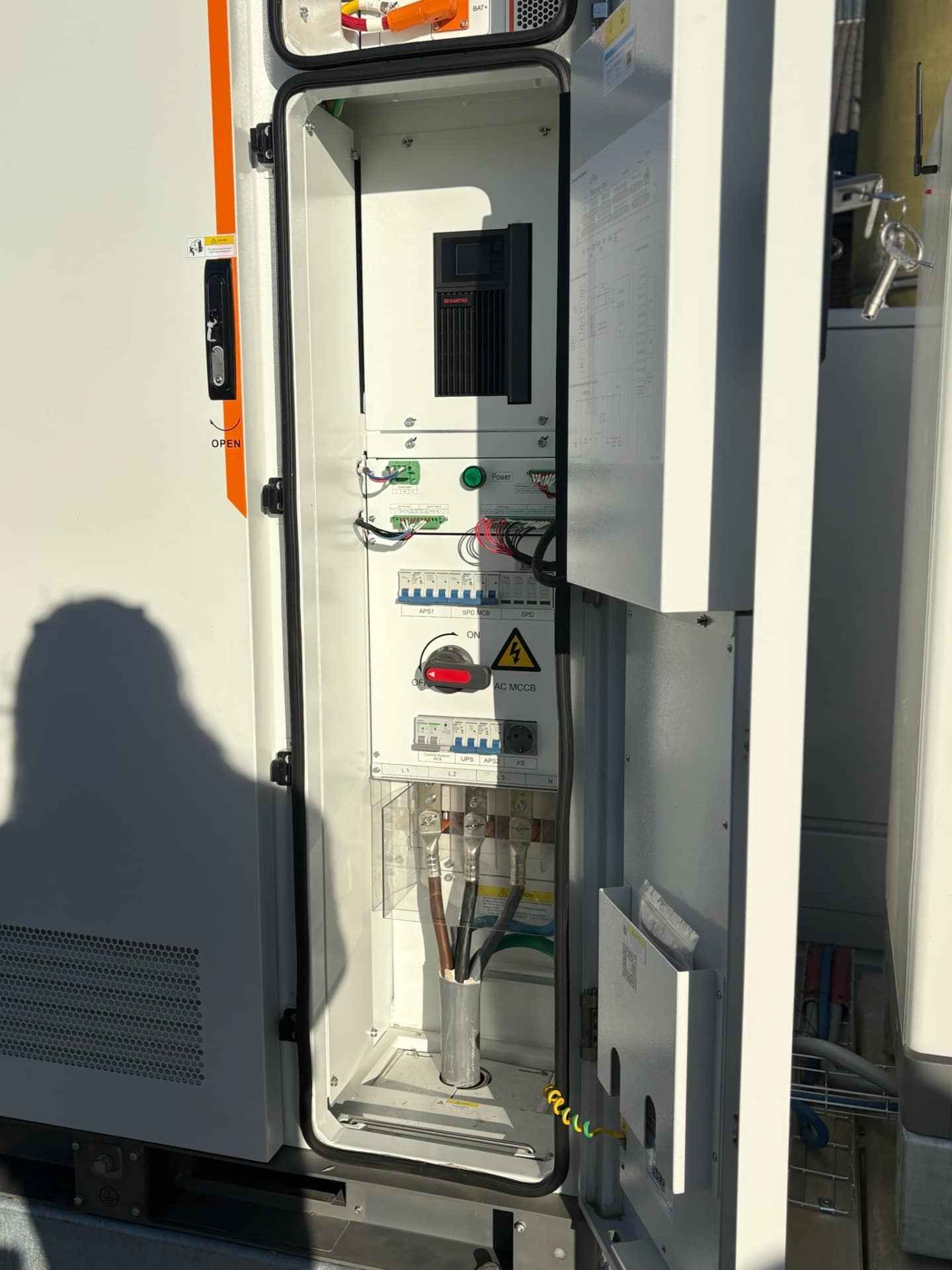 Santak UPS in de technische ruimte